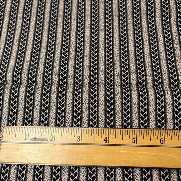 Black & White Cotton Fabric Chain Stripe Pattern 18x22 Inches Sewing Quilting Cr - Picture 3 of 11